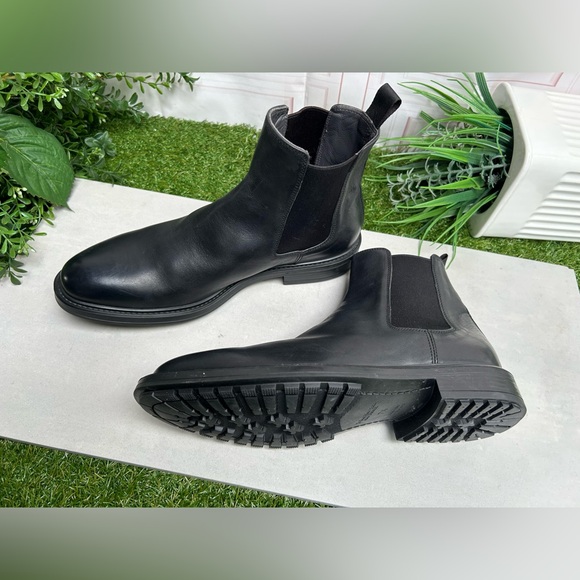 TO BOOT NEW YORK Largo Chelsea Boot black 
Men size 7.5 New 
$495.00 - Picture 1 of 16
